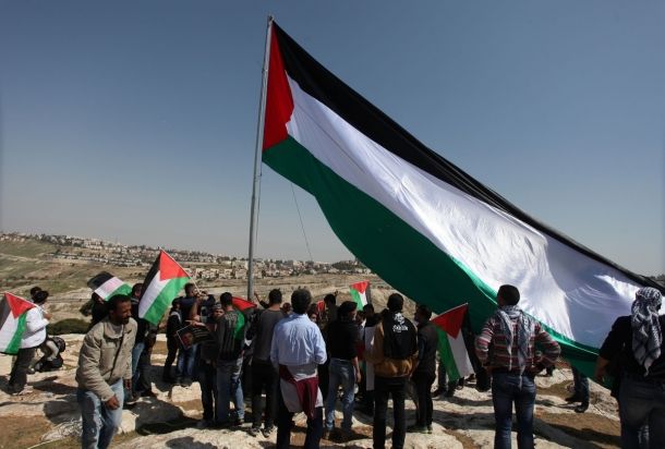 صحيفة لوموند: الفلسطينيون يغيرون من تكتيكاتهم