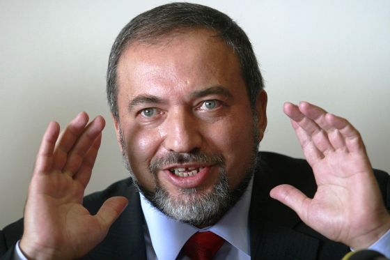 ليبرمان يجدد طرح