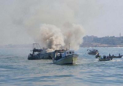 غارات إسرائيلية وسط غزة وزوارق حربية تستهدف قوارب صيد 