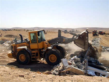 جرافات الاحتلال تهدم