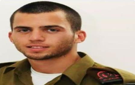 اسرائيل تبحث عن الجندي الأسير “شاؤول آرون” عبر الفيسبوك