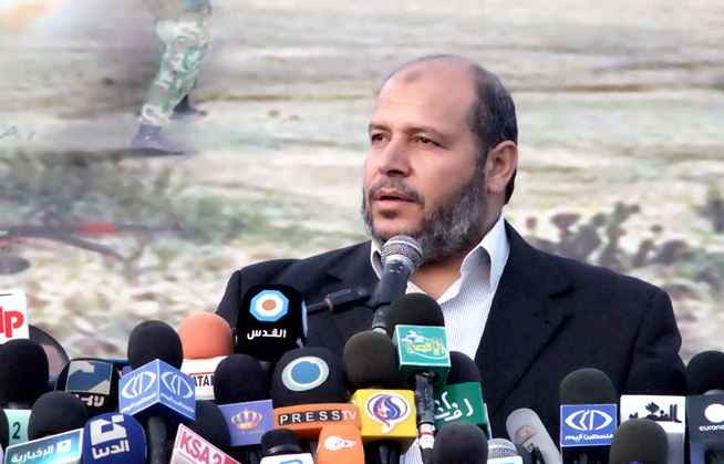 مسؤول مصري : اتصالات مكثفة مع إسرائيل للسماح لخليل الحية و خالد البطش بالتوجه إلى القاهرة