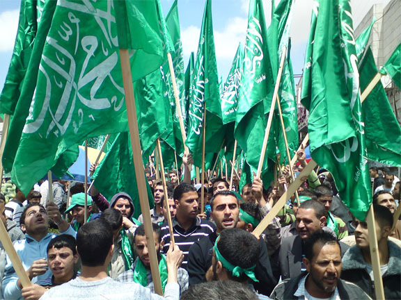 'حماس' تنسحب من الحكم خوفا من قرار عربي ودولي بـ 'القضاء عليها' 
