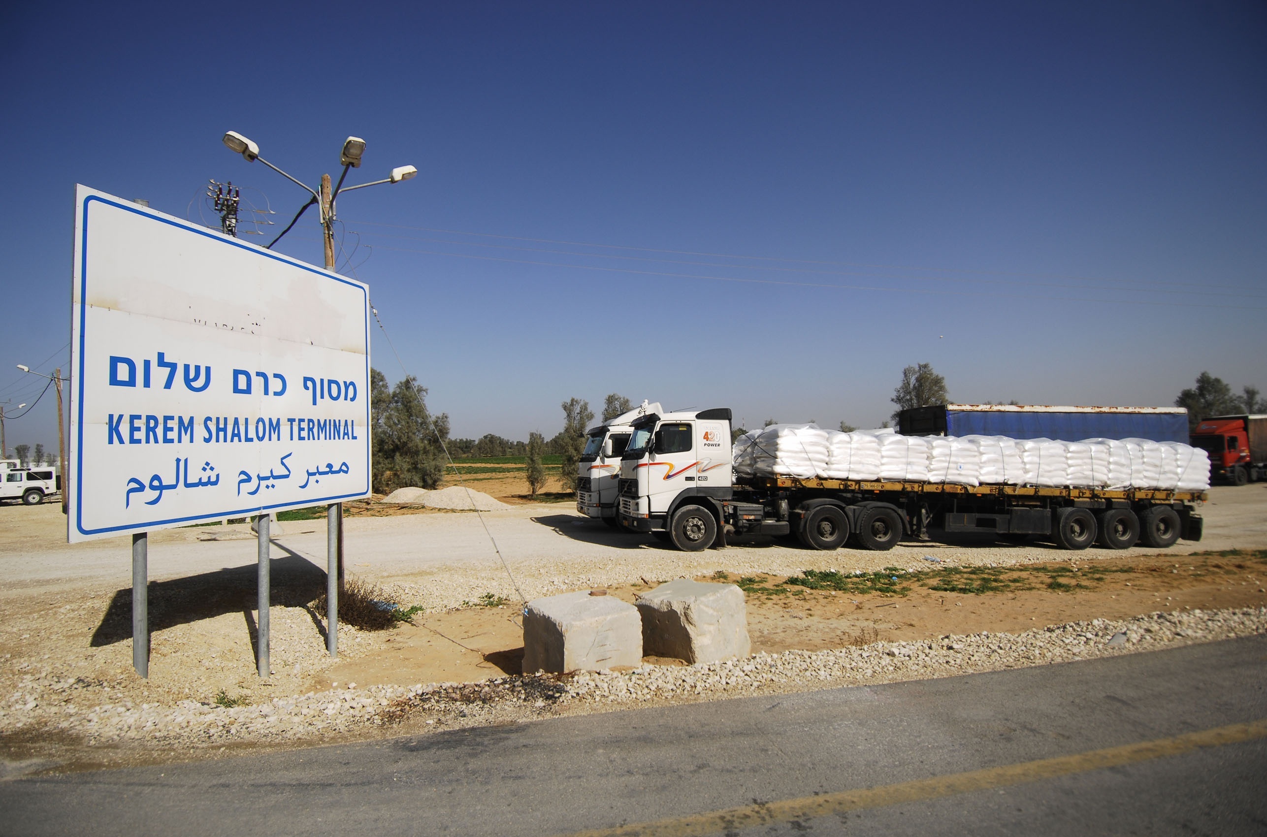 إسرائيل أجلت إدخال مواد بناء لغزة لأجل غير مسمى
