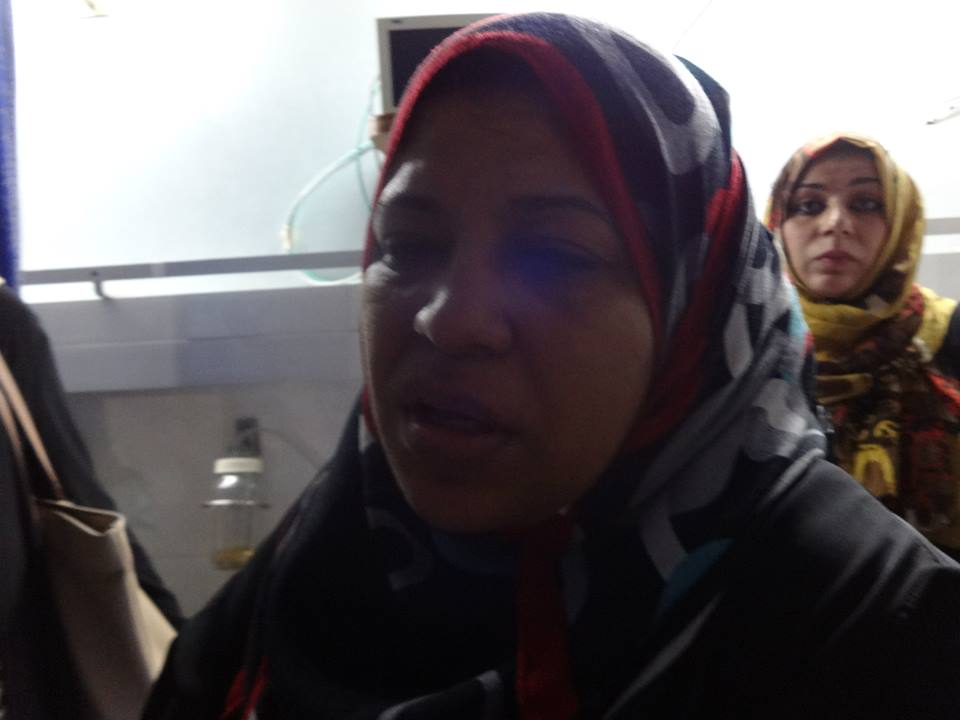 شرطة حماس تعتدي على الناشطة النسوية الدريملي أثناء تضامنها مع موظفي السلطة المقطوعة رواتبهم