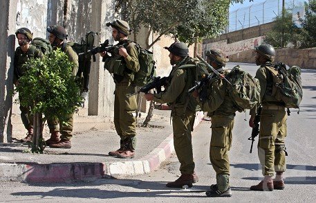 قوات الاحتلال تحاصر بلدة العيساوية شرقي القدس 