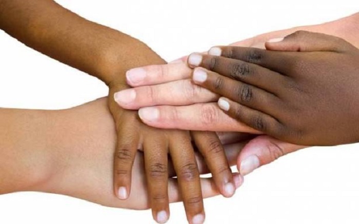لماذا يختلف لون البشرة بين شخص وآخر؟

