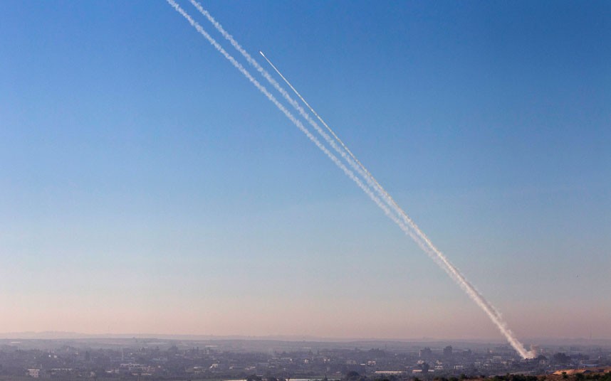إطلاق 20 صاروخا من غزة باتجاه إسرائيل