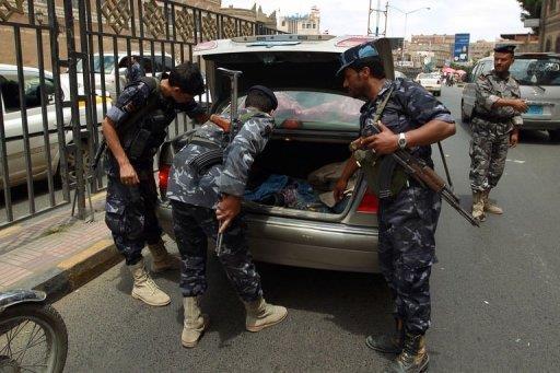 اشتباكات شرسة قرب منزل الرئيس اليمني ونجاة وزير الدفاع من محاولة اغتيال