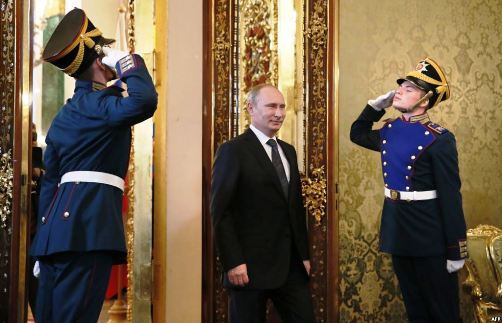 بوتين: يجب على روسيا ان تعزز جيشها للدفاع عن نفسها
