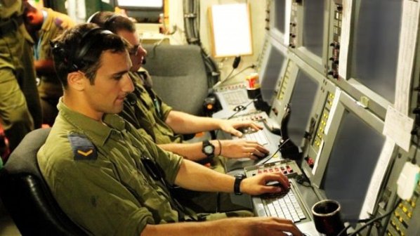 وحدة مخابرات إسرائيلية تفصل جنودا رفضوا التجسس على الفلسطينيين