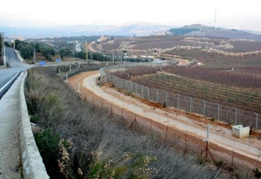 جيش الاحتلال يضع حواجز إسمنتية على الحدود مع لبنان تحسبا لهجمات 