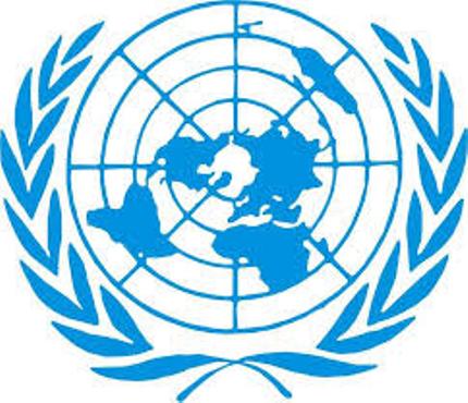 متضررو العدوان الغاضبون يهاجمون مقر الأمم المتحدة احتجاجاً على تأخر إعادة الإعمار