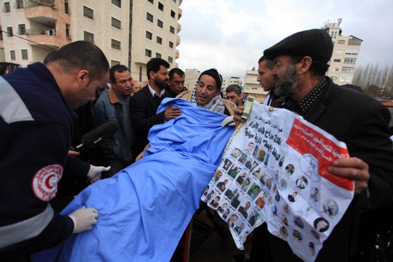 محمد التاج.. أسير فلسطيني خرج من سجون إسرائيل يبحث عن رئة