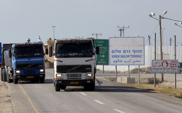 ادخال 450 شاحنة ومحروقات لقطاع غزة عبر كرم ابو سالم اليوم