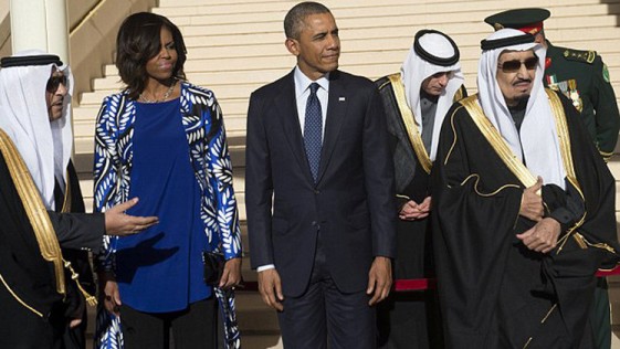 واشنطن تنفي تحدي ميشيل أوباما للتقاليد السعودية بعدم ارتدائها لغطاء الرأس