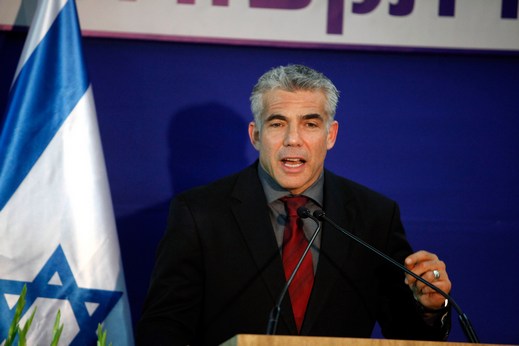 لابيد: نتنياهو منعزل عن الواقع ويكشف الحقائق في آخر لحظة