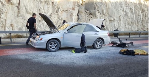 الاحتلال يصيب فلسطينية بجراح خطيرة بزعم محاولة تفجير سيارة 