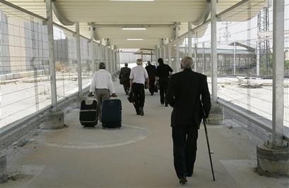 الاحتلال يعيد فتح