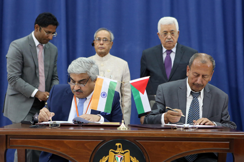 فلسطين والهند توقعان ثلاث اتفاقيات
