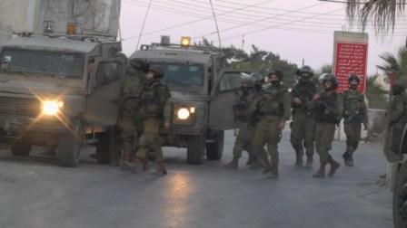 قوات الاحتلال تعتقل 13 مواطناً من عتيل شمال طولكرم