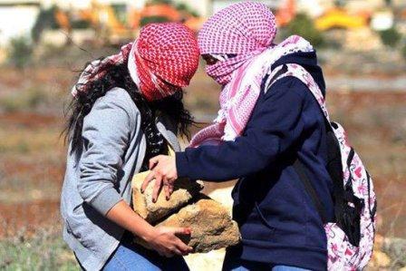  الضفة الغربية.. ثائرات فلسطينيات على خط النار
