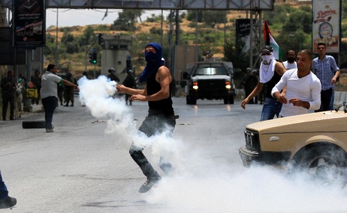 18 إصابة بالغاز المسيل