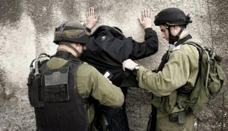 الاحتلال يعتقل مواطنا
