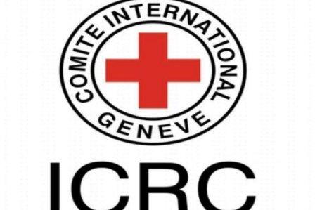  الصليب الأحمر يقدم شحنة مساعدات طارئة لوزارة الصحة
