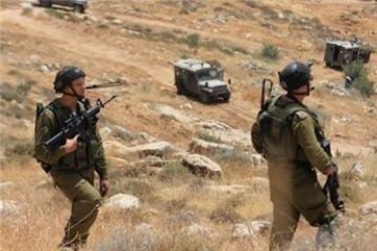 قوات الاحتلال تنصب