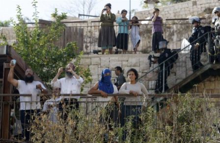 مستوطنون يحاولون