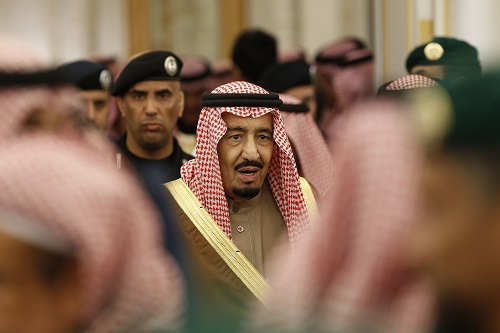  صحيفة سورية: الحديث عن انهيار “مملكة طال عمرك” لم يعد ظنون ومن هنا خسر السعودي وربح الأميركي