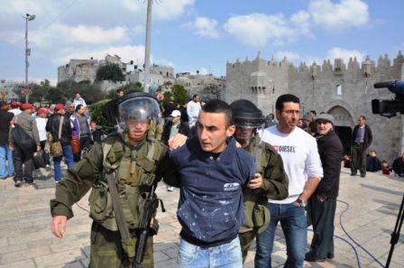 الاحتلال يعتقل خمسة مواطنين على الأقل في القدس
