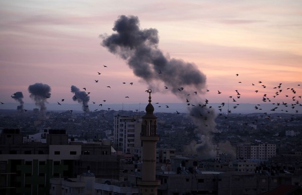 طائرات حربية إسرائيلية تنفذ غارات وهمية في أجواء غزة