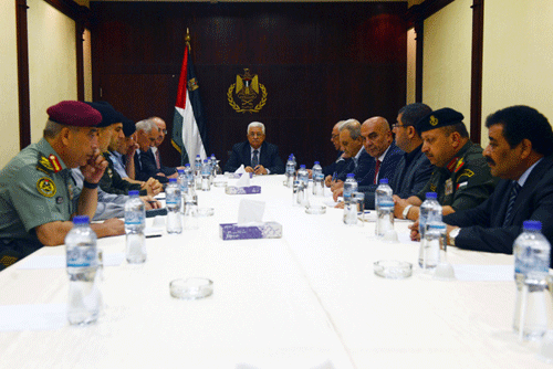 الرئيس يجتمع مع أعضاء المجلس العسكري وقادة الأجهزة الأمنية
