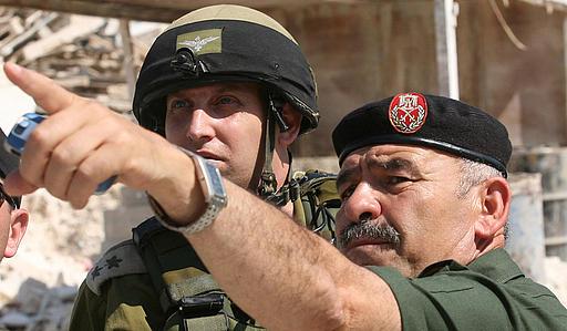  الإذاعة العبرية : التنسيق الامني  مع الفلسطينيين متواصل رغم تدهور الاوضاع