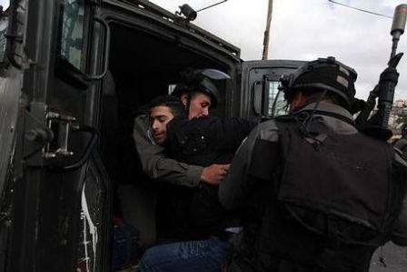 الاحتلال يعتقل فتى