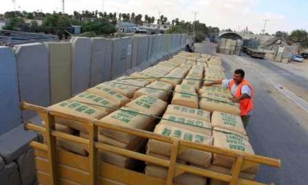الحساينة: الاحتلال يوافق على صرف مواد بناء لـــ 1200 مواطن
