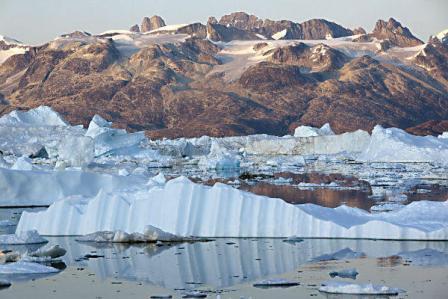 تزايد ذوبان كتلة جليدية بشمال جرينلاند وارتفاع منسوب مياه البحار
