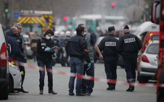 ماذا يعني إعلان حالة الطوارئ في فرنسا؟