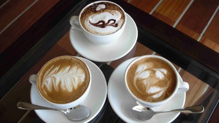 علماء: ثلاثة فناجين قهوة يوميا تخفض من احتمالات الموت المبكر