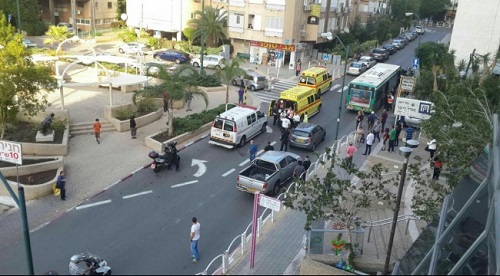 اصابة 3 مستوطنين جروح اثنين خطيرة في عملية طعن في