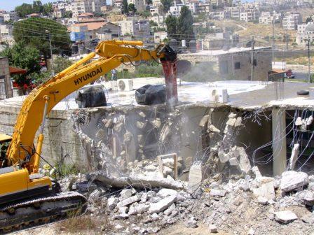 قوات الاحتلال تهدم منزلا في القدس