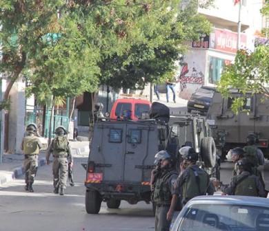 القدس: اعتقال 5 شبان خلال اقتحام أبو ديس
