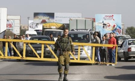 قوات الاحتلال تبدأ بتفتيش جميع سيارات الفلسطينيين بجنوب الضفة