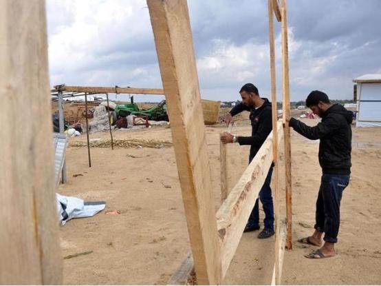  حظر إسرائيل لدخول الأخشاب إلى غزة يهدد بإنهاء صناعة الأثاث وتسريح آلاف العمال
