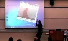 بالفيديو - أستاذ جامعي ينفذ أروع مقلب في طلابه
