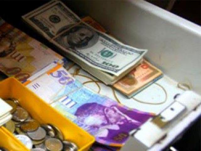 رواتب المتقاعدين العسكريين والمدنيين في البنوك غدا
