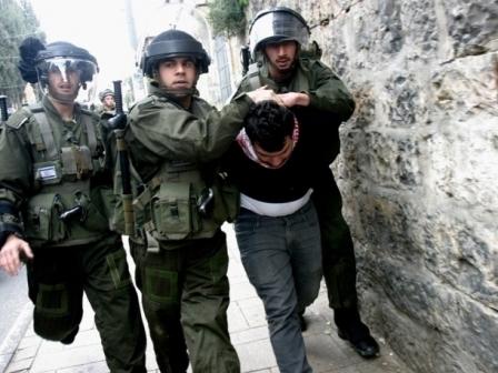 اعتقال 13 مقدسياً بينهم أطفال وموظفة في الأقصى
