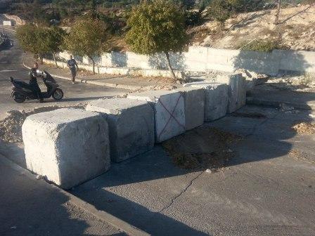 الاحتلال يغلق المدخل الشرقي لبلدة العيسوية في القدس
